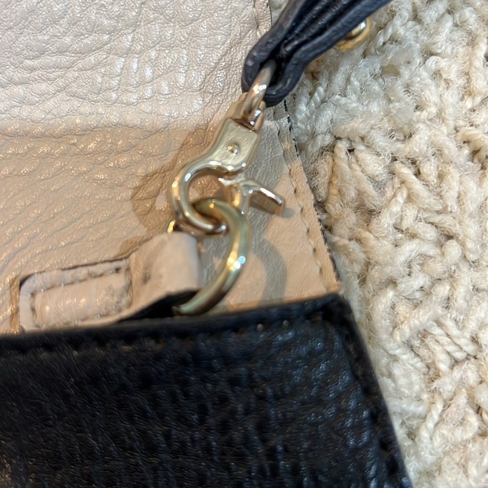 Urban Outfitters Magnetic Flap Crossbody - Picture 8 of 9